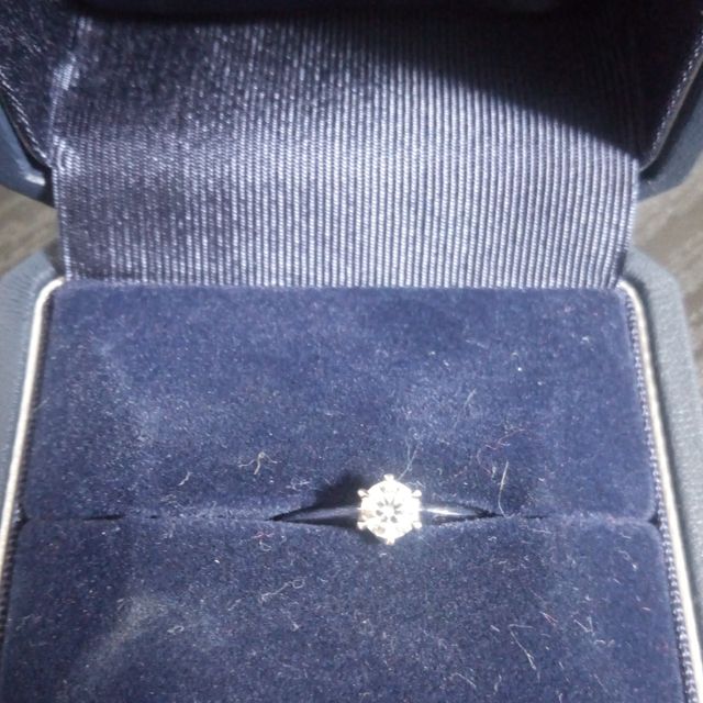 【銀座ダイヤモンドシライシの口コミ】 ・自分たちが想定していた価格だったため。
・デザインからダイヤモンドま…