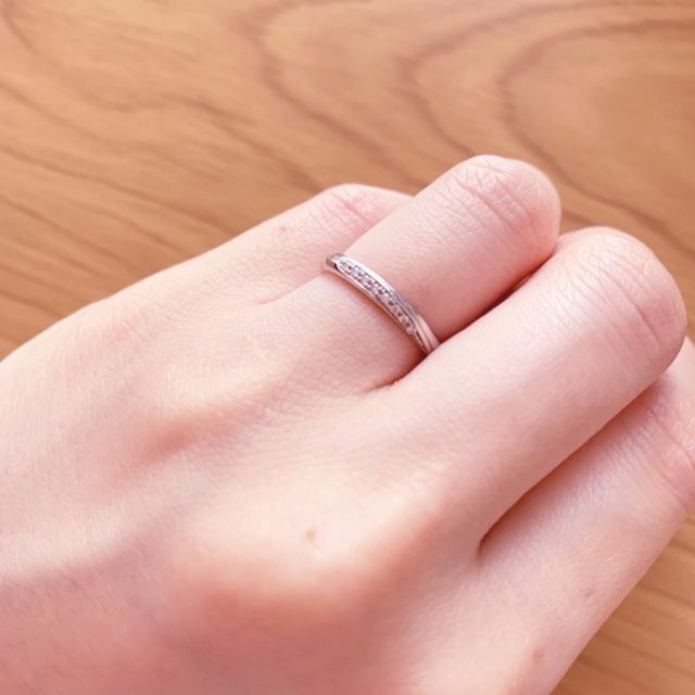 【4℃ BRIDAL(ヨンドシーブライダル)の口コミ】 夫と選びました。価格重視でデザインにこだわりはありませんでしたが、二…