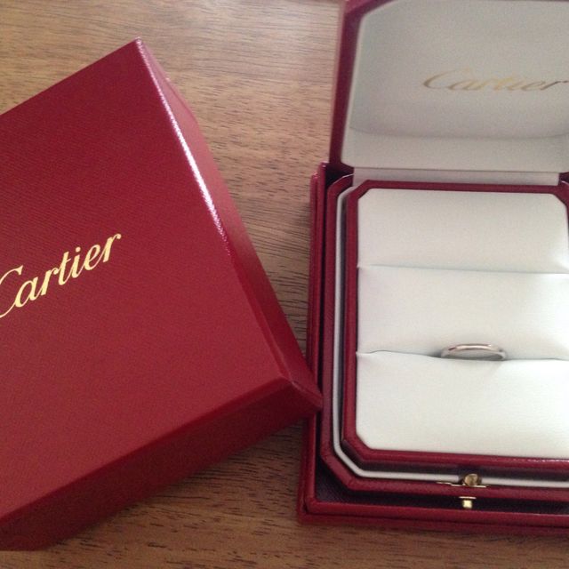 【カルティエ(Cartier)の口コミ】 当初、カルティエではシンプルながら少しデザインのある「ダムール」に魅…