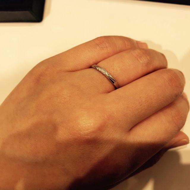 【4℃ BRIDAL(ヨンドシーブライダル)の口コミ】 自分の希望とイメージから店員さんが持ってきてくださった一つです。シン…