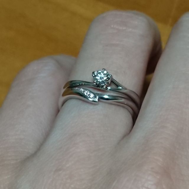 【俄(にわか)の口コミ】  つけてる感があまりなく、指にもフィットします。さすがは俄！！細工も細…