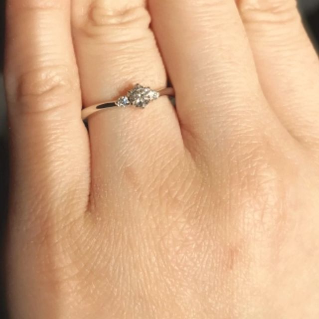 【A・D・A(エー・ディー・エー)の口コミ】 シンプルなデザインが使いやすいと思い探していました。このリングは割と…