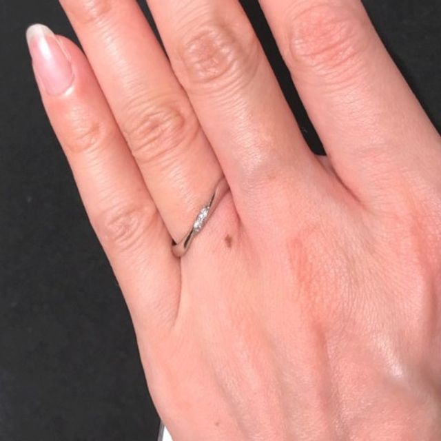 【PORTADA(ポルターダ)の口コミ】 ウェーブがきれいなラインだと思います。メレダイヤの配置も個性的ですし…