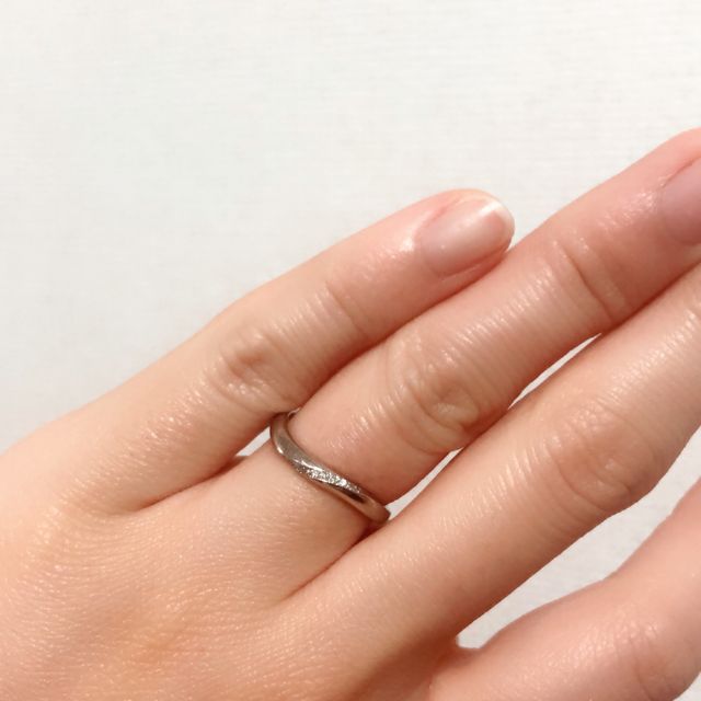 【festaria bijou SOPHIA(フェスタリア ビジュソフィア)の口コミ】 毎日つける結婚指輪だったので、目立ちすぎず派手過ぎない、でも毎日見て…