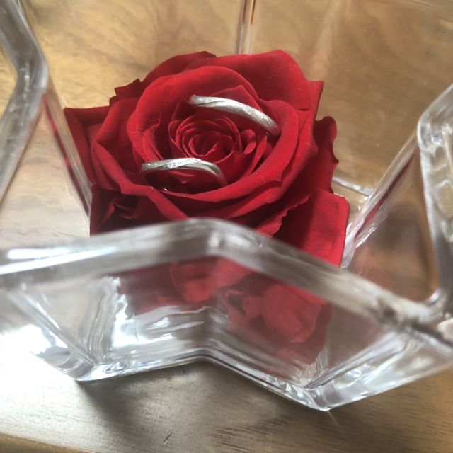 【festaria bijou SOPHIA(フェスタリア ビジュソフィア)の口コミ】 毎日つける結婚指輪だったので、目立ちすぎず派手過ぎない、でも毎日見て…