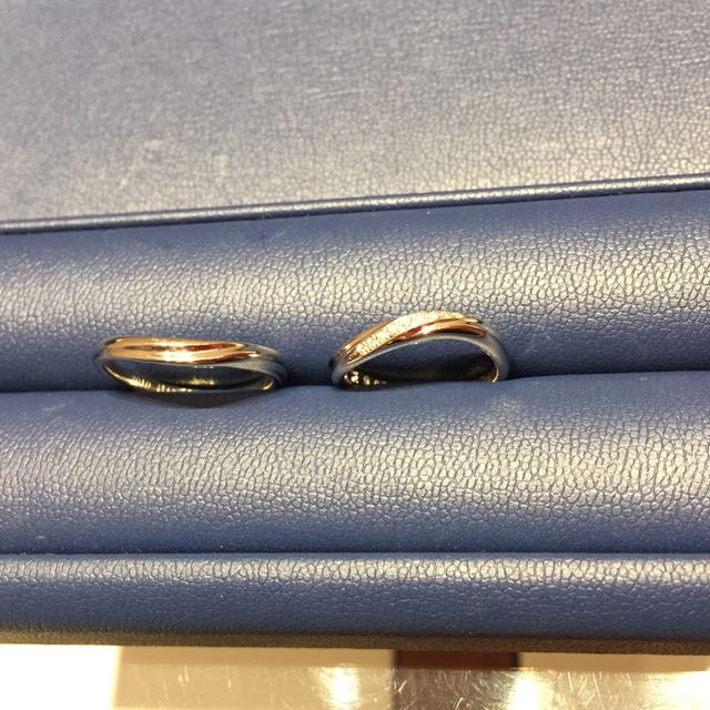 【銀座ダイヤモンドシライシの口コミ】 指輪のデザイン、ウェーブのタイプが自分の指に1番しっくりきた。着け心地…