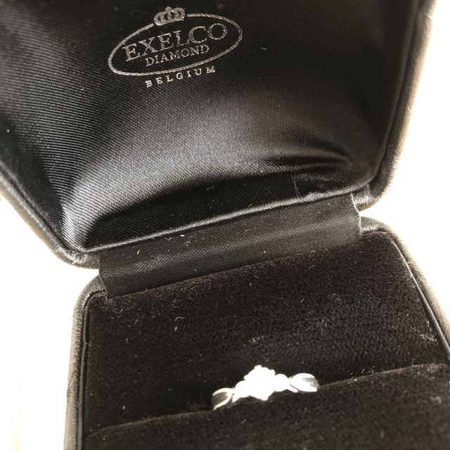 【エクセルコダイヤモンド(EXELCO DIAMOND)の口コミ】 ダイヤが出っ張っていて、存在力があり、婚約指輪ぽいデザインが気に入り…