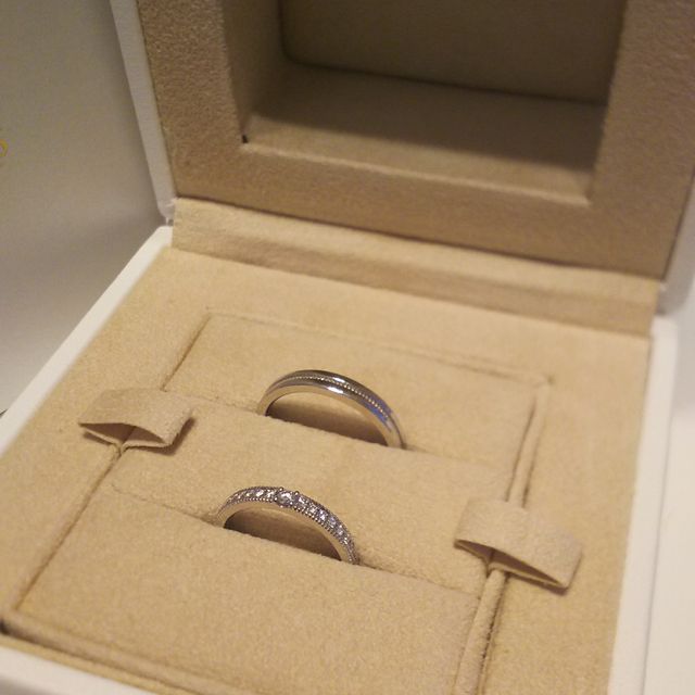 【et TOUJOURS(トゥージュール)の口コミ】 デザインは派手すぎず地味すぎず、宝石のキラキラ感は欲しかったので、ま…