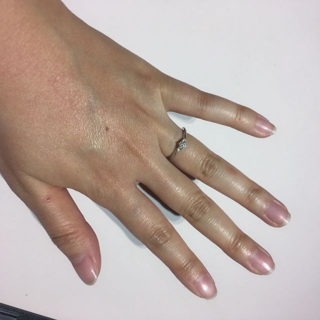 【4℃ BRIDAL(ヨンドシーブライダル)の口コミ】 結婚指輪はストレートにメレダイヤが3個ほど入ったデザインにすることを決…