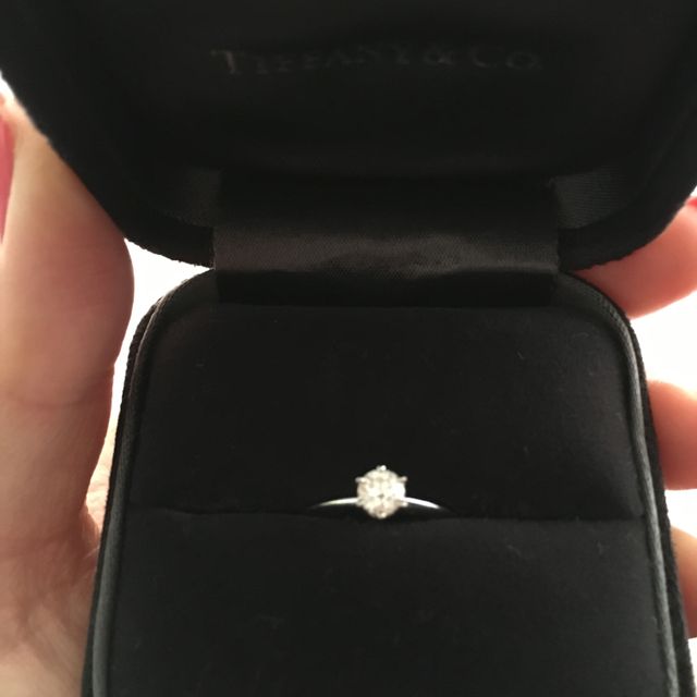 【ティファニー(Tiffany & Co.)の口コミ】 婚約指輪はティファニーのシンプルな一粒デザインと何故か頭の中で決まっ…