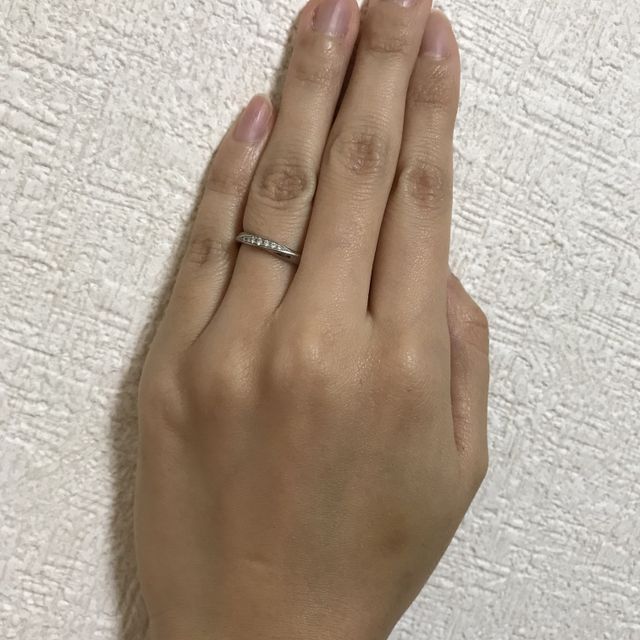 【4℃ BRIDAL(ヨンドシーブライダル)の口コミ】 ピュアプラチナという、プラチナとは少し違う素材でつけ心地がなめらかと…