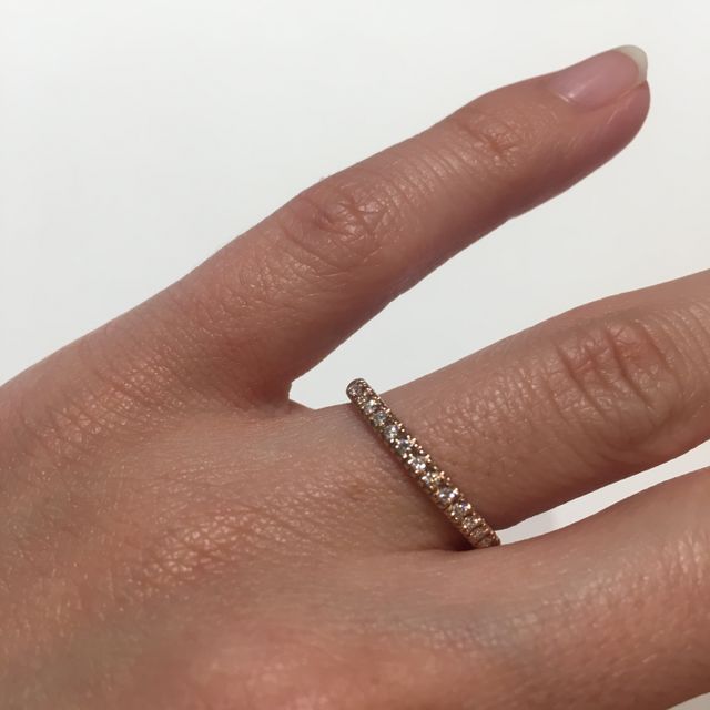 【BRILLIANCE+(ブリリアンスプラス)の口コミ】 レール留めのハーフエタニティリングを探していたのですが、キラキラ感が…