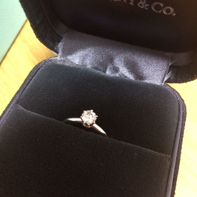 【ティファニー(Tiffany & Co.)の口コミ】 絶対に一粒ダイヤのリングが欲しかったのと、以前からティファニーさんの…