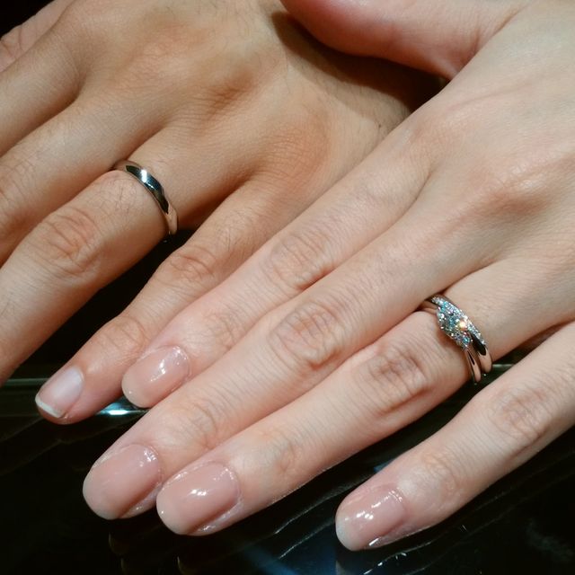 【ラザール ダイヤモンド(LAZARE DIAMOND)の口コミ】 結婚後は毎日つけるものなので派手すぎないものを探していました。
かと言…