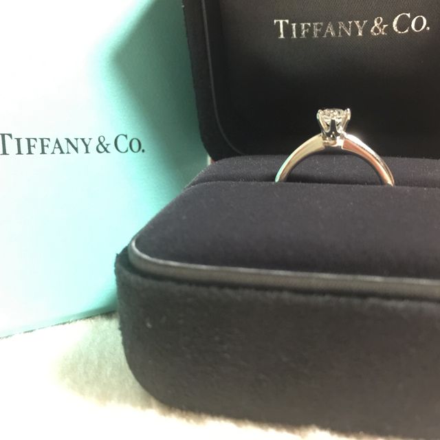 【ティファニー(Tiffany & Co.)の口コミ】 マリッジリングはエタニティタイプが良かったので、エンゲージリングはそ…