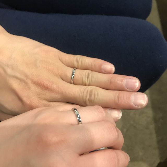 【銀座ダイヤモンドシライシの口コミ】 指輪の裏側が細くなっているので指をグーの形にしても違和感がなく気にな…
