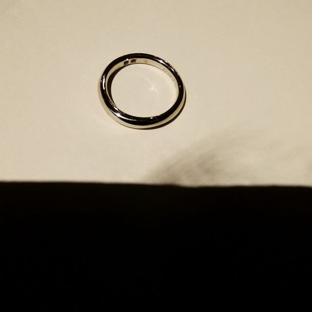 【銀座ダイヤモンドシライシの口コミ】 男性物なのにダイヤが施されている点が気に入りました。内側には宝石を２…