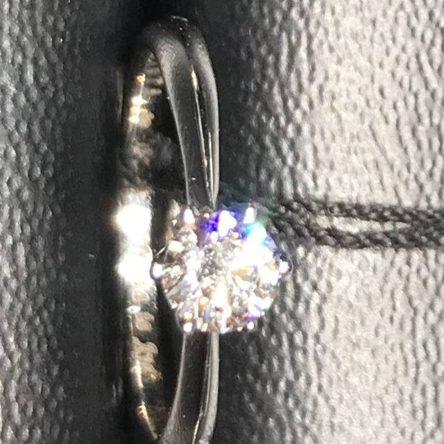 【ラザール ダイヤモンド(LAZARE DIAMOND)の口コミ】 婚約指輪はまず石を選び、続いて台座のタイプを決めるセミオーダーでした…