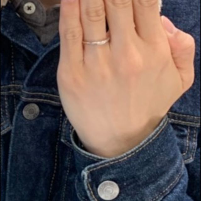 【アイプリモ(I-PRIMO)の口コミ】 婚約指輪と重ね付けする前提で結婚指輪を探していました。 具体的に婚約指…