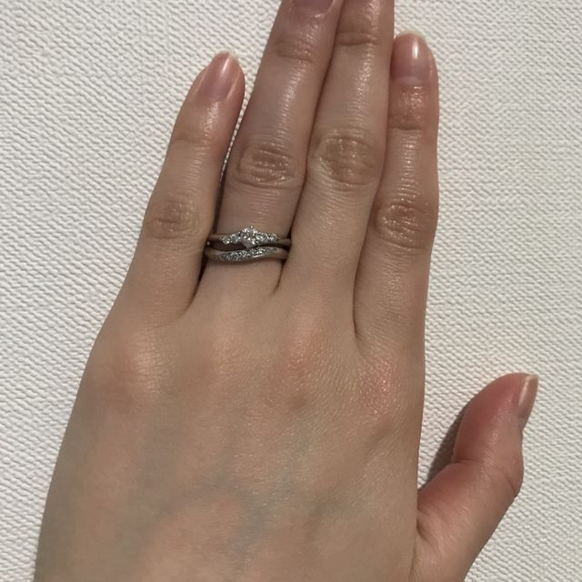 【銀座ダイヤモンドシライシの口コミ】 デザインで選び、試着したときも指にフィットし一目惚れ即決でした。リン…