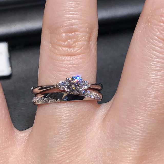 【ラザール ダイヤモンド(LAZARE DIAMOND)の口コミ】 ダイヤの輝きが一番すばらしく、指輪を見てるいるだけで幸せな気持ちにな…