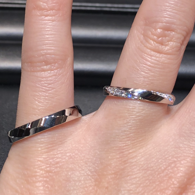 【ラザール ダイヤモンド(LAZARE DIAMOND)の口コミ】 あまり人とかぶらないデザインにしたいと思っていたところ、この指輪が目…