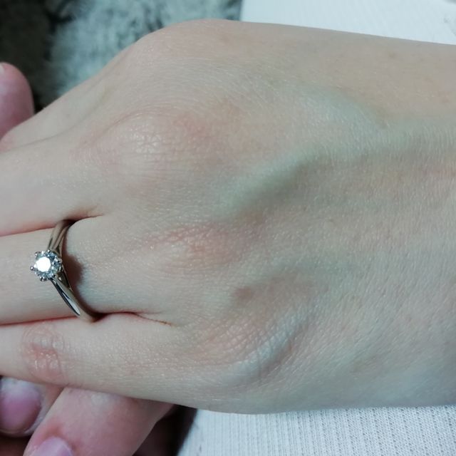 【銀座ダイヤモンドシライシの口コミ】 デザインの名前の由来にまずひかれました。婚約指輪なので永遠をイメージ…