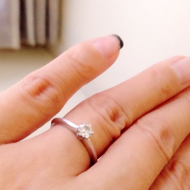 【ティファニー(Tiffany & Co.)の口コミ】 シンプルでずっと使えるもの、結婚指輪とも合わせて生涯つけられるデザイ…