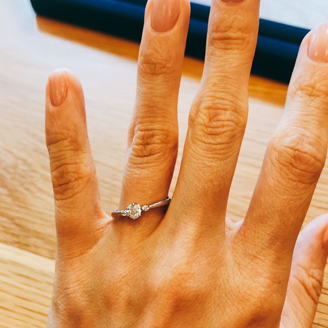 【COEUR D'OR(クゥドール)の口コミ】 立て爪だとなかなかつける機会がないと思い、つけやすく、指がきれいに見…