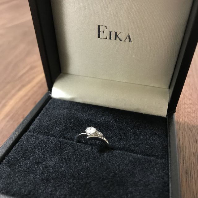 【EIKA(エイカ)の口コミ】 婚約指輪は彼が選んでくれました。
サイズがわからず、好みのデザインもわ…