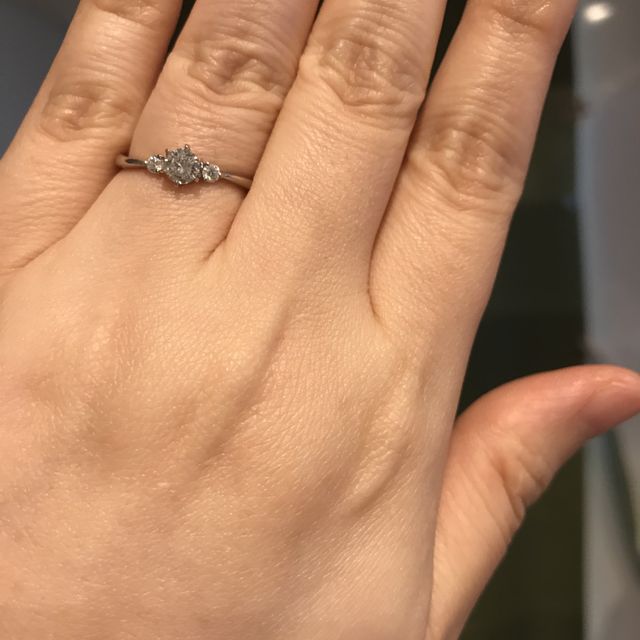 【JEWELRY STUDIO Advance(ジュエリースタジオアドバンス)の口コミ】 太くて短い指が細く見えるデザインということで、斜めかブイで探していた…