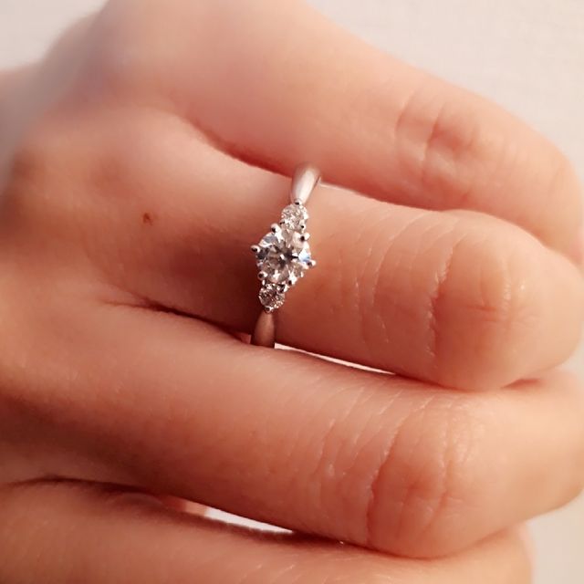 【ジュエリーツツミ(JEWELRY TSUTSUMI)の口コミ】 全体的に手が小さく指が短いので、指輪が似合わないことを気にしていたの…