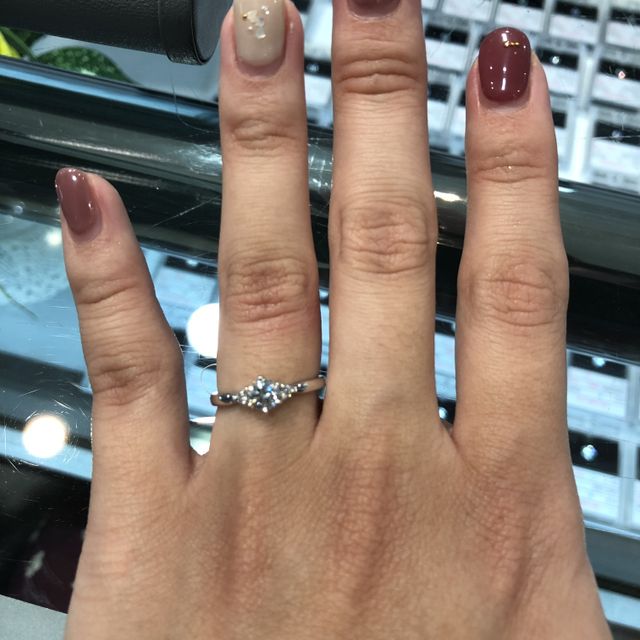 【宝寿堂(ほうじゅどう)の口コミ】 ストレートデザインで大粒0.5ct.ダイヤモンド
指が9号から10号(デザインに…