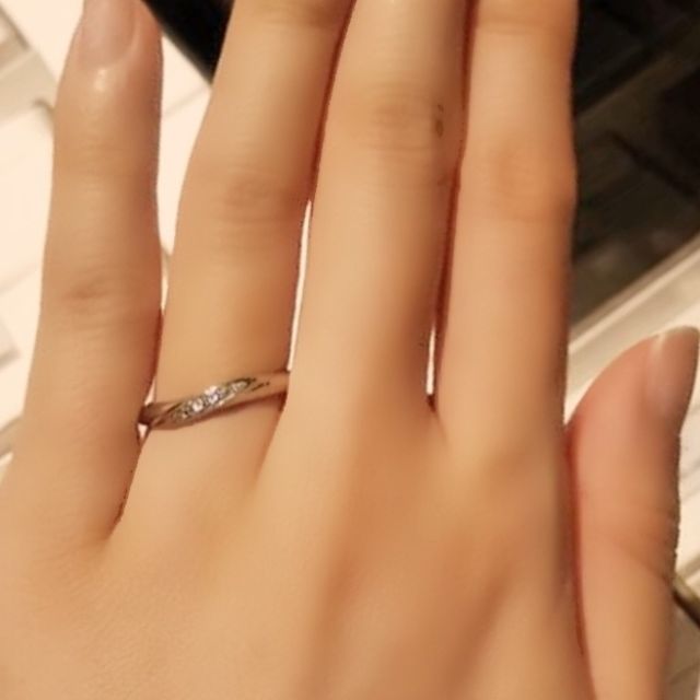 【アイプリモ(I-PRIMO)の口コミ】 ウェーブ型が指を綺麗に見せてくれました。ダイヤがたくさんついていて、…