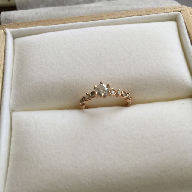 【GRAMA(グラマ)の口コミ】 雑誌など色々みてある程度、好みは決まっていたのですが、実際つけてみる…