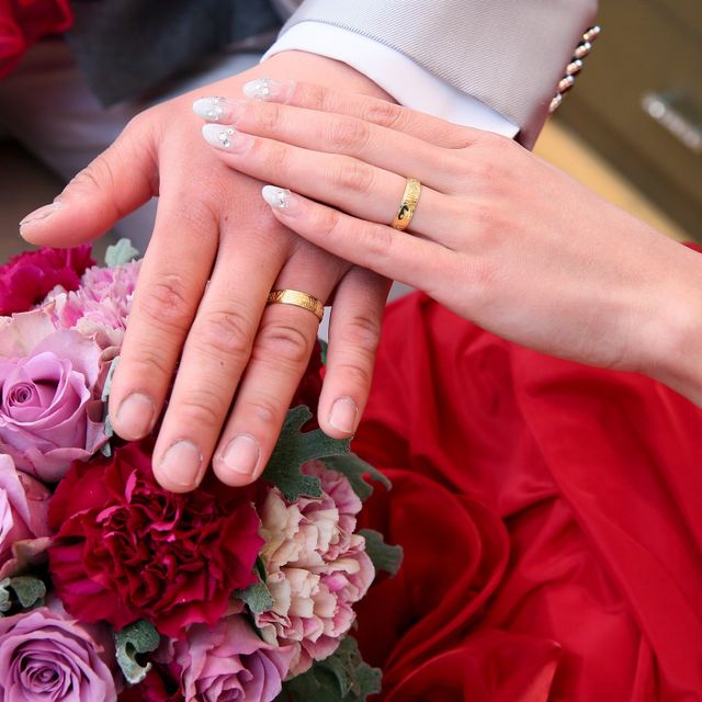 【Mellerio dits Mellerの口コミ】 旦那がデザインに一目惚れして決めました。
ラテン語で｢この指輪の外に愛…