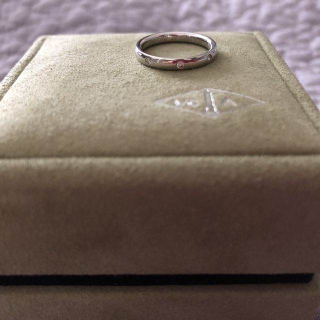 【ヴァン クリーフ＆アーペル(Van Cleef & Arpels)の口コミ】 マリッジリングは、シンプルなデザインのリングを探していました。このリ…