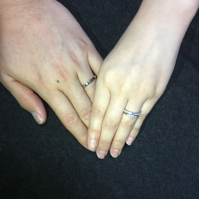 【エクセルコダイヤモンド(EXELCO DIAMOND)の口コミ】 何店舗か見た中で、良いデザインの指輪に巡り会えたのが決めてです。
・5…