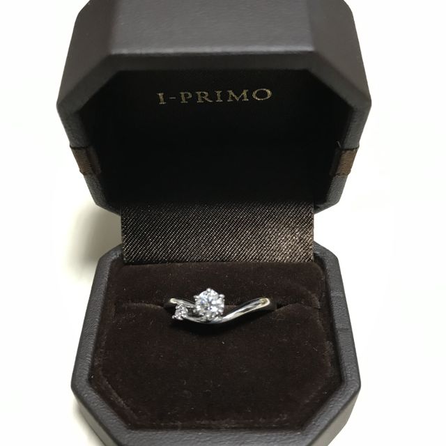 【アイプリモ(I-PRIMO)の口コミ】 デザインに一目惚れしました。
一つ一つの指輪に星の名前がつけられており…