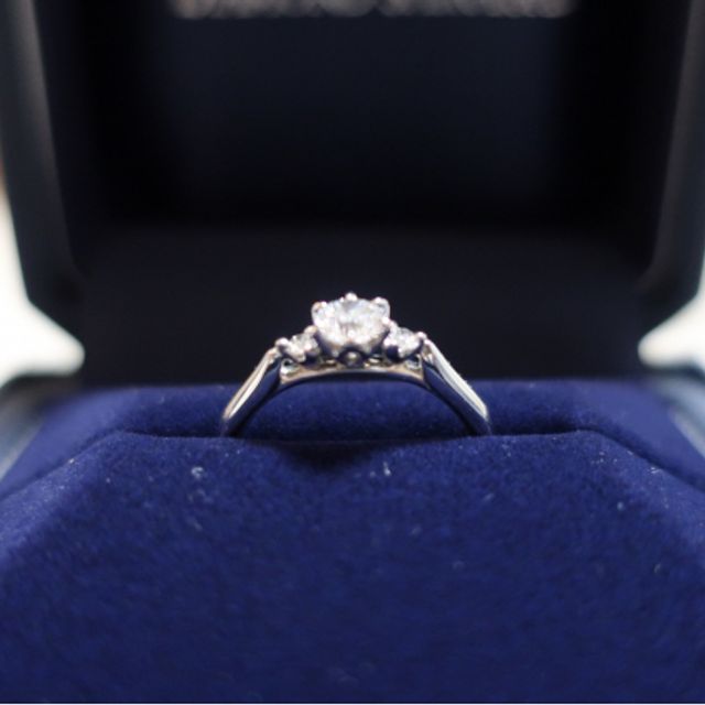 【銀座ダイヤモンドシライシの口コミ】 デザインはシンプルでずっとつけられるもので、ダイヤモンドの輝きが際立…