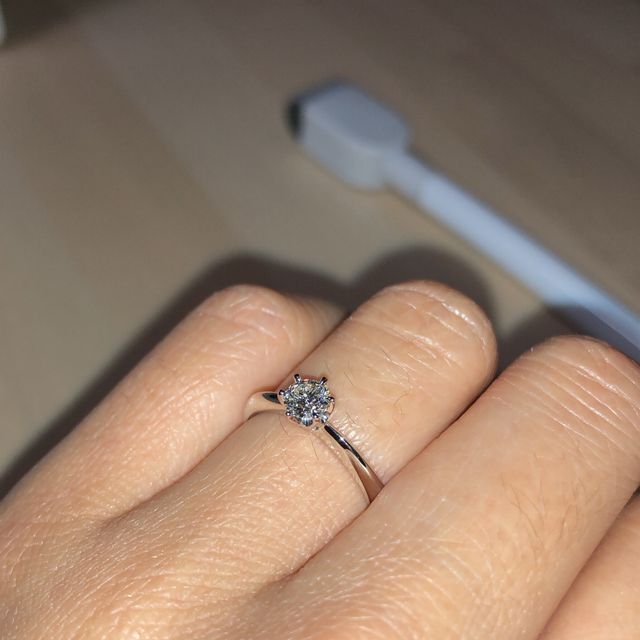 【銀座ダイヤモンドシライシの口コミ】 ダイアモンドの品質がいいこと。
他ブランドも見ましたが、外資系のブラン…