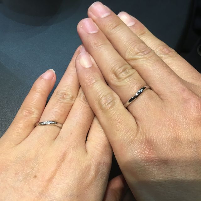 【銀座ダイヤモンドシライシの口コミ】 他のメーカーも何店舗か周り、色々と試着させて頂いた中で、細身でつけ心…