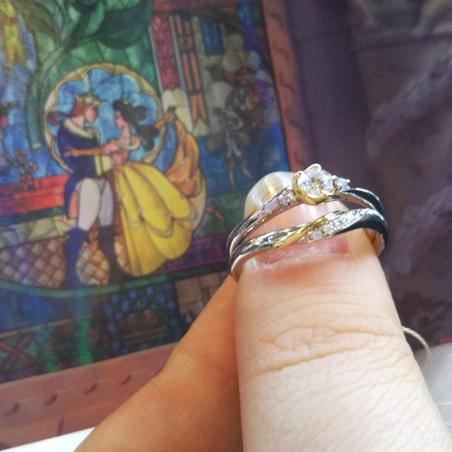 【Beauty and the Beast(ディズニー美女と野獣)の口コミ】 美女と野獣をモチーフ｡ベルのドレスのカラーをゴールドで現してるのがとっ…