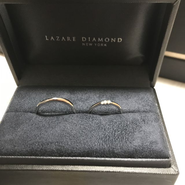 【ラザール ダイヤモンド(LAZARE DIAMOND)の口コミ】 他ではなかなか見ない結婚指輪のデザインだった。
婚約指輪も、普段使い出…