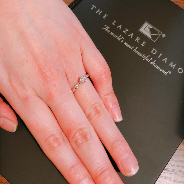 【ラザール ダイヤモンド(LAZARE DIAMOND)の口コミ】 一生に一度のモノなので、たくさん悩むと思っていましたが、ビビっとコレ…