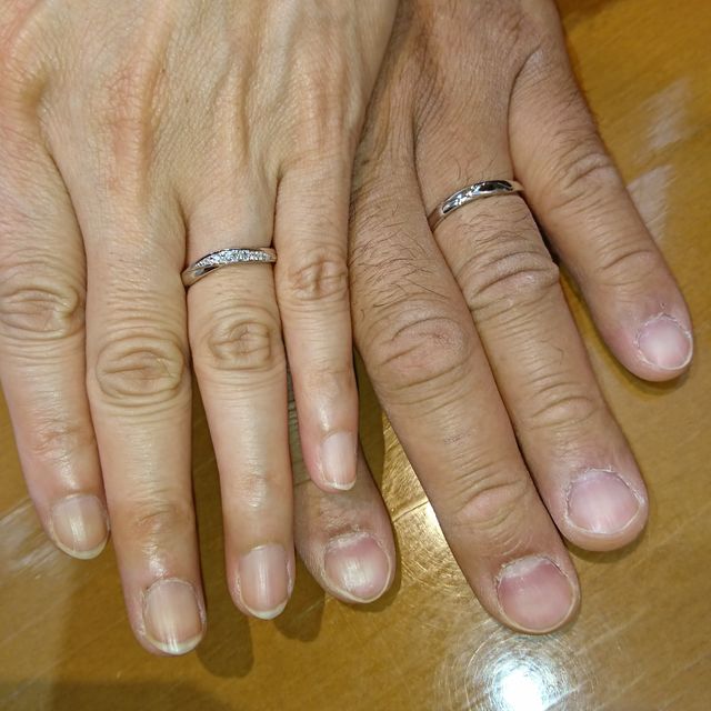 【OCTAVE(オクターヴ)の口コミ】 シルバーではなく、プラチナ素材である事と、誕生石がお互いの物が入って…