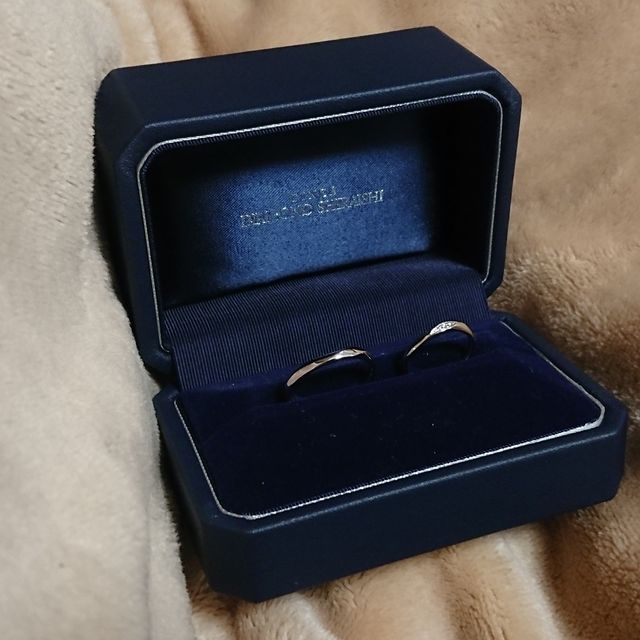 【銀座ダイヤモンドシライシの口コミ】 店舗へお邪魔する前からデザインの希望はだいたい決めていたので、指の太…