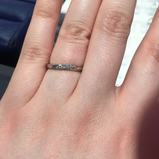 【銀座ダイヤモンドシライシの口コミ】 デザインと着け心地の良さに惹かれて決めした。
何も決めずに、当日ショッ…