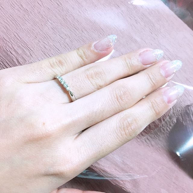 【アイプリモ(I-PRIMO)の口コミ】 ダイヤが5つついてるのでとにかくキラキラ感がすごいかわいいです。厚みも…