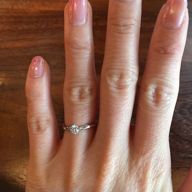 【俄(にわか)の口コミ】 メレダイヤがついているものが良く、派手すぎないものを探していました。…